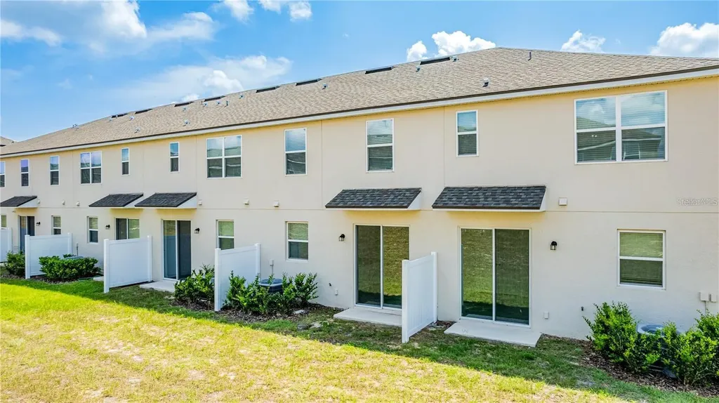 1104 Lakeshore Breeze Place Kissimmee FL 34747