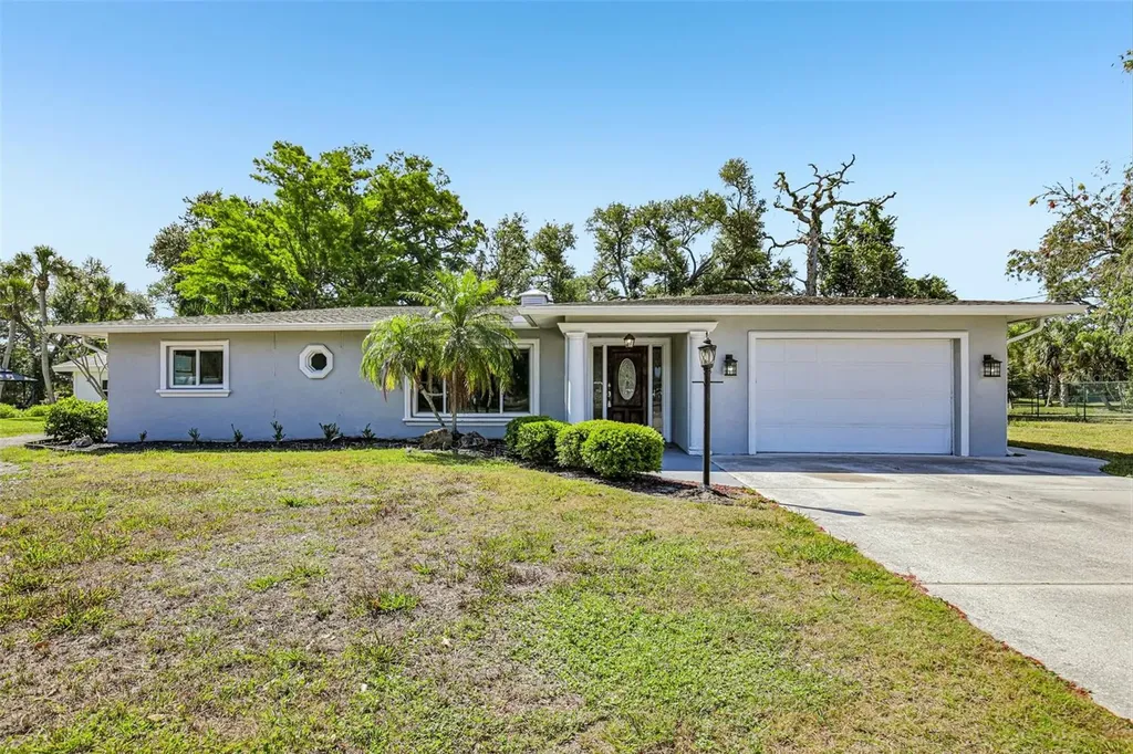 209 Palm Avenue Nokomis FL 34275