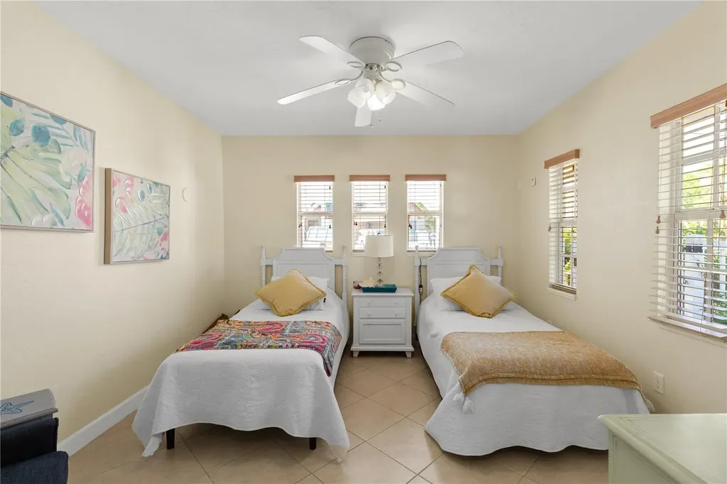 7860 Holiday Drive Sarasota FL 34231