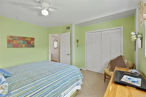 7860 Holiday Drive Sarasota FL 34231