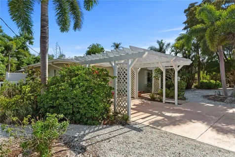 7860 Holiday Drive Sarasota FL 34231