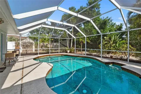7860 Holiday Drive Sarasota FL 34231