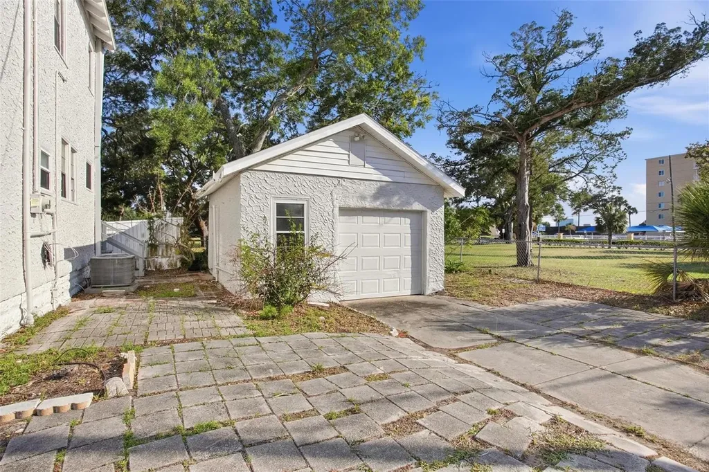 216 Earl Street Daytona Beach FL 32118