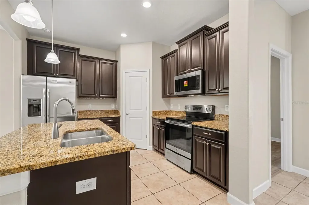 28522 E Pleasant Bay Loop Wesley Chapel FL 33543