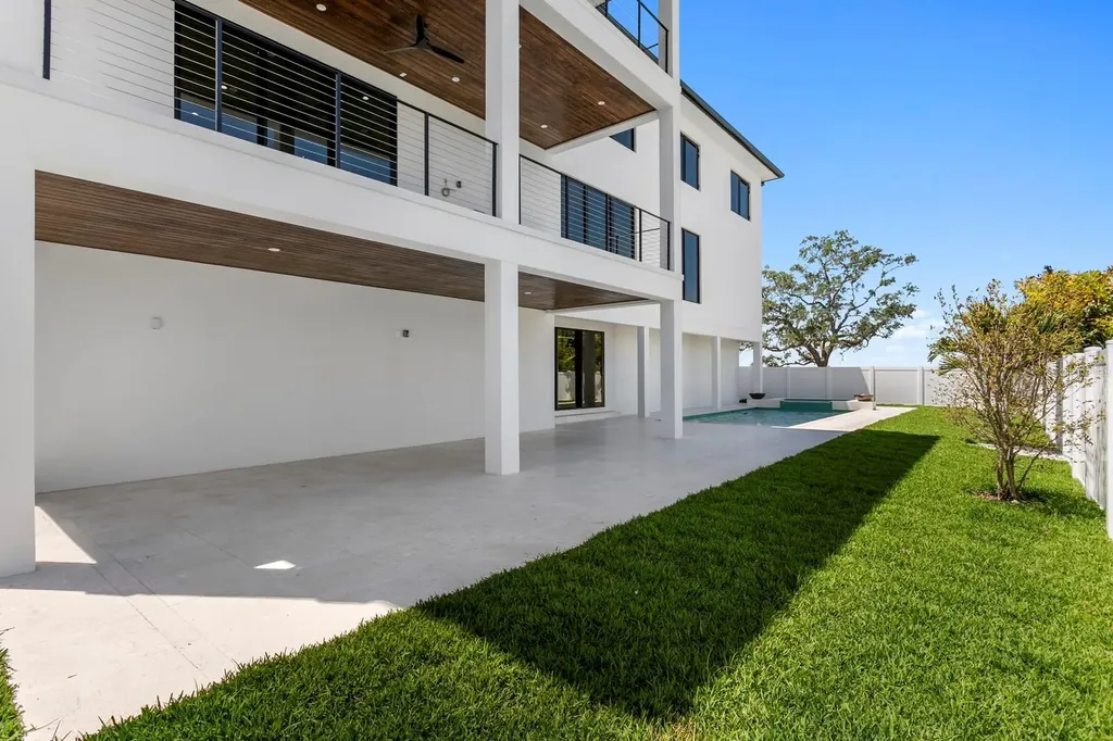 5023 W Leona Street Tampa FL 33629