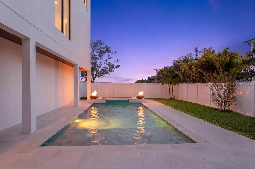 5023 W Leona Street Tampa FL 33629