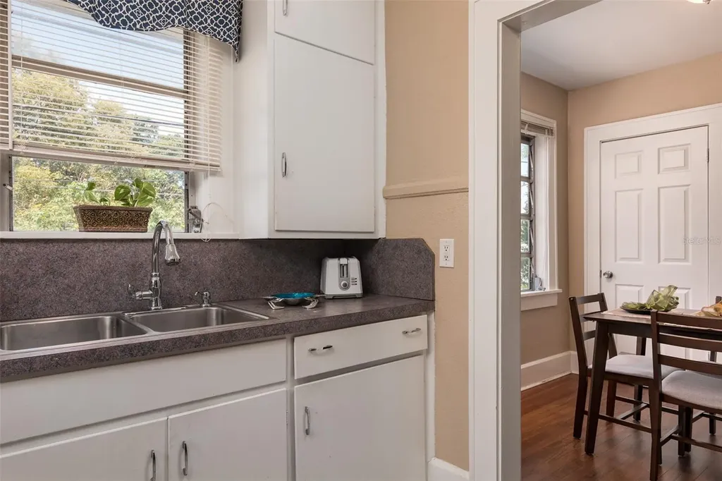 3655 N 1st (upper Unit) Avenue St Petersburg FL 33713