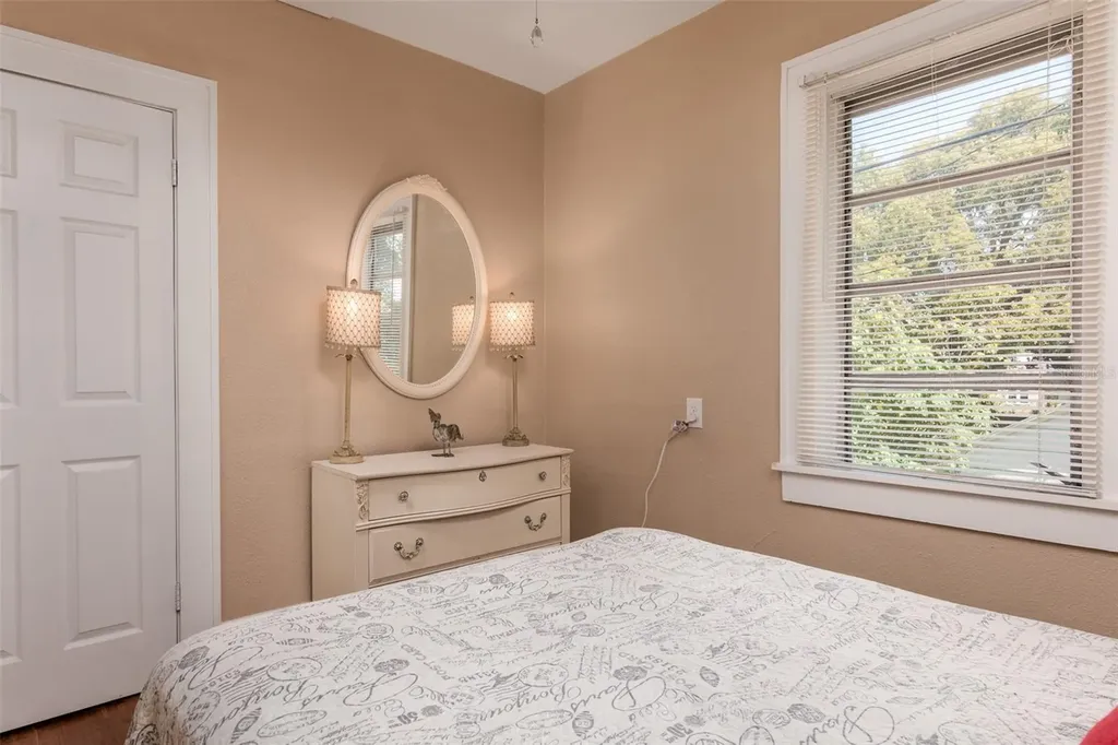 3655 N 1st (upper Unit) Avenue St Petersburg FL 33713
