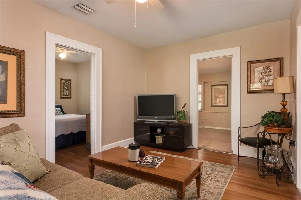 3655 N 1st (upper Unit) Avenue St Petersburg FL 33713