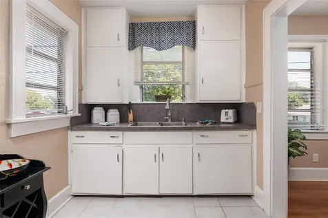 3655 N 1st (upper Unit) Avenue St Petersburg FL 33713