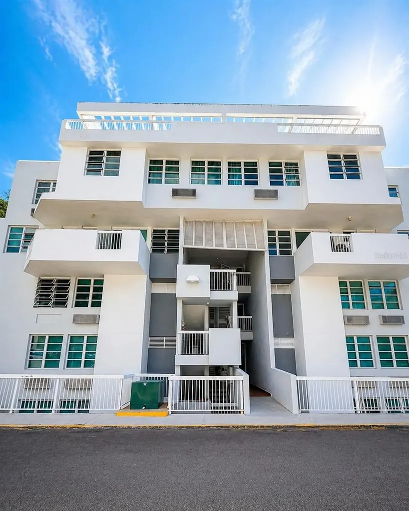 Avenue San Ignacio Prados Del Monte Guaynabo PR 00969