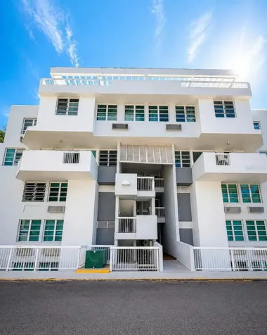 Avenue San Ignacio Prados Del Monte Guaynabo PR 00969