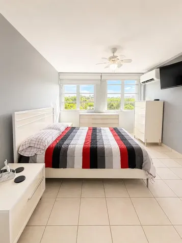 Avenue San Ignacio Prados Del Monte Guaynabo PR 00969