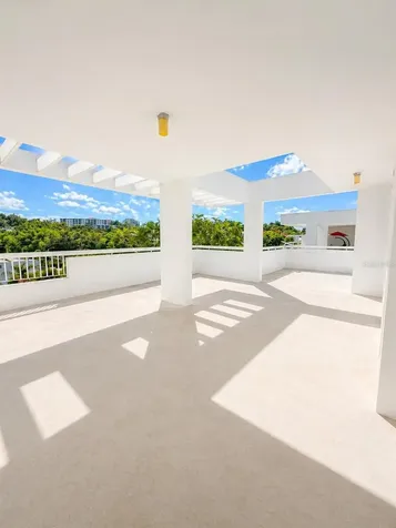 Avenue San Ignacio Prados Del Monte Guaynabo PR 00969