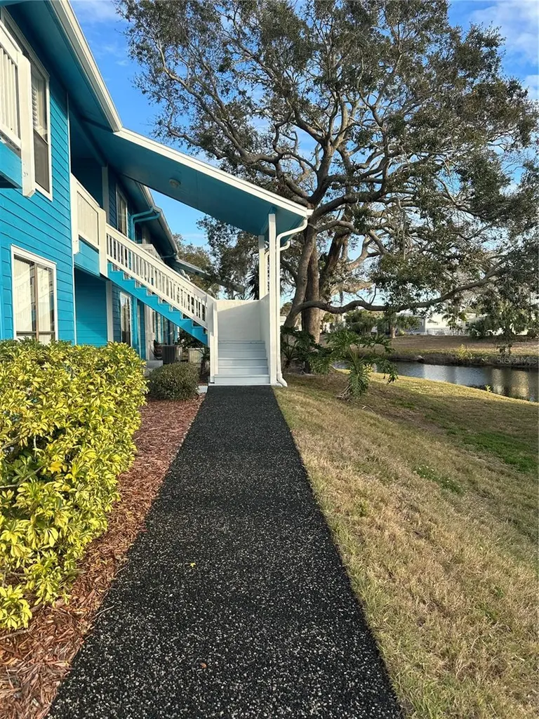 455 Alt 19 S Palm Harbor FL 34683