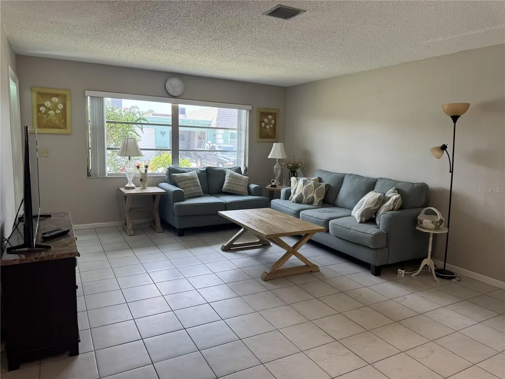 7007 Versailles N Pinellas Park FL 33781
