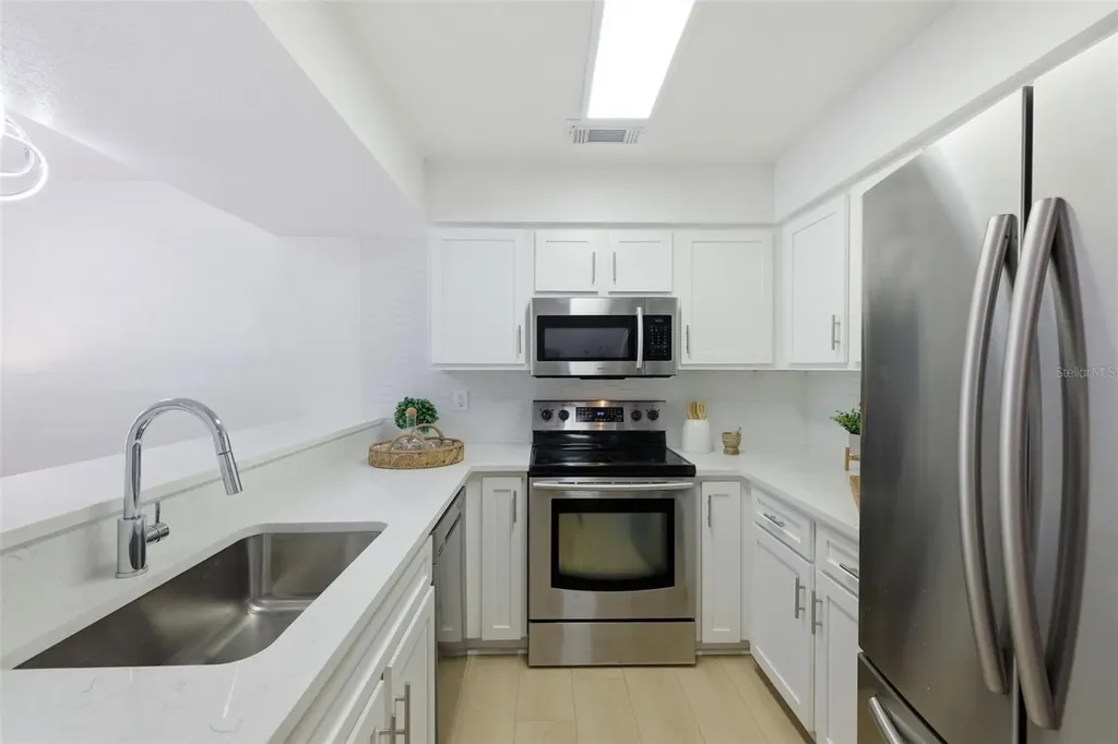1555 Chateaux De Ville Court Clearwater FL 33764
