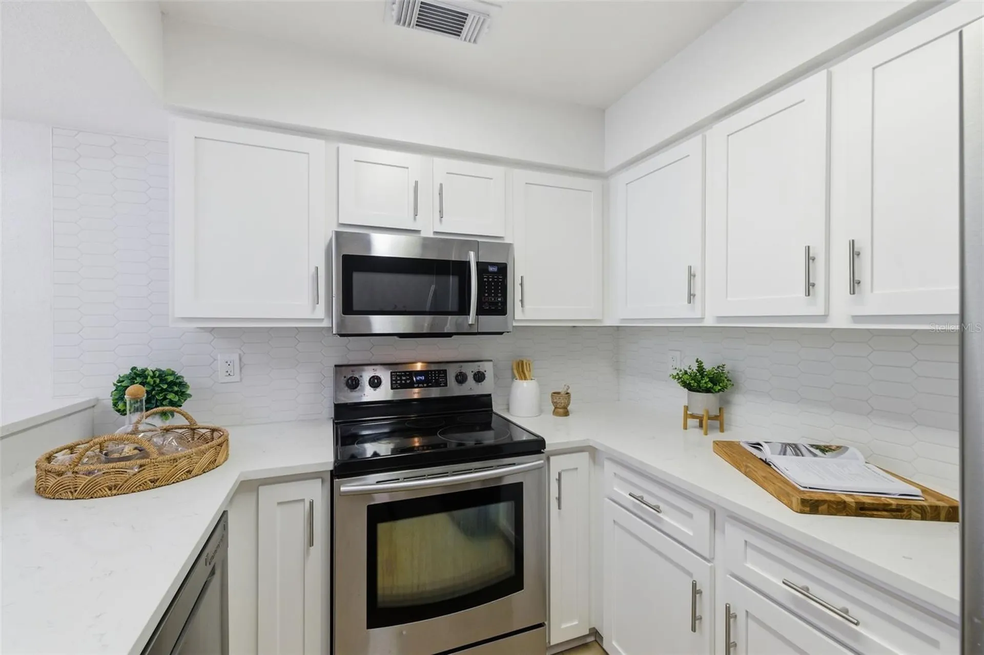1555 Chateaux De Ville Court Clearwater FL 33764