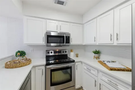 1555 Chateaux De Ville Court Clearwater FL 33764