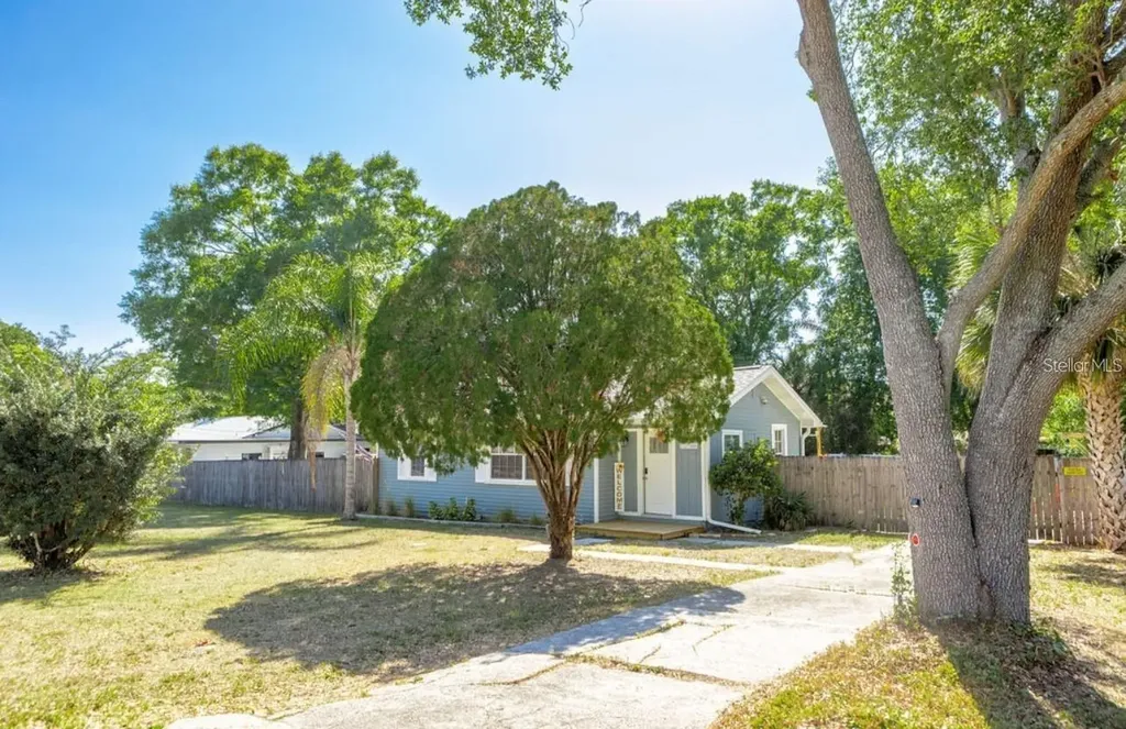 12706 Forest Street Tampa FL 33612