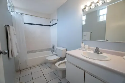 Cond Caparra Chalets 8 Guaynabo PR 00966