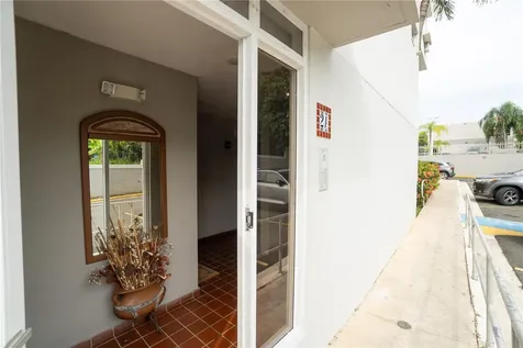 Cond Caparra Chalets 8 Guaynabo PR 00966