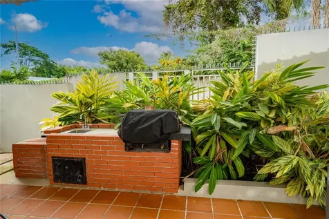 Cond Caparra Chalets 8 Guaynabo PR 00966