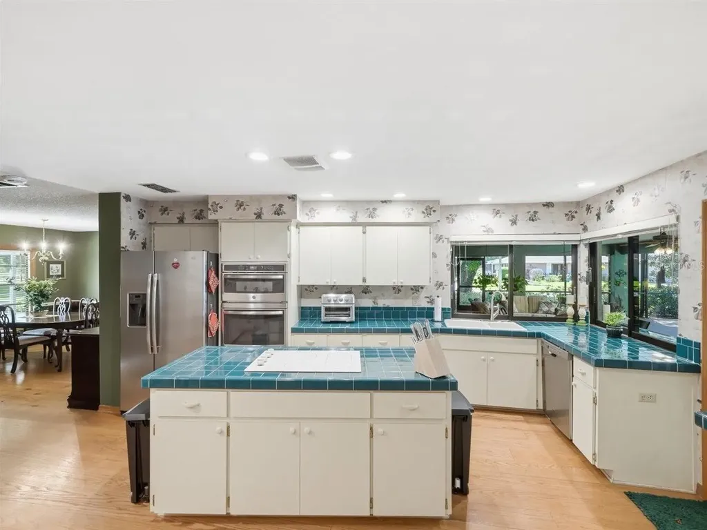 5046 Barrowe Drive Tampa FL 33624
