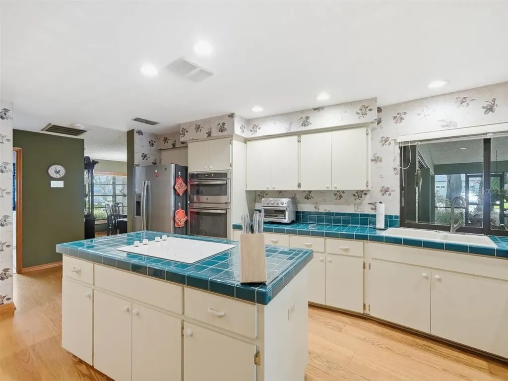 5046 Barrowe Drive Tampa FL 33624