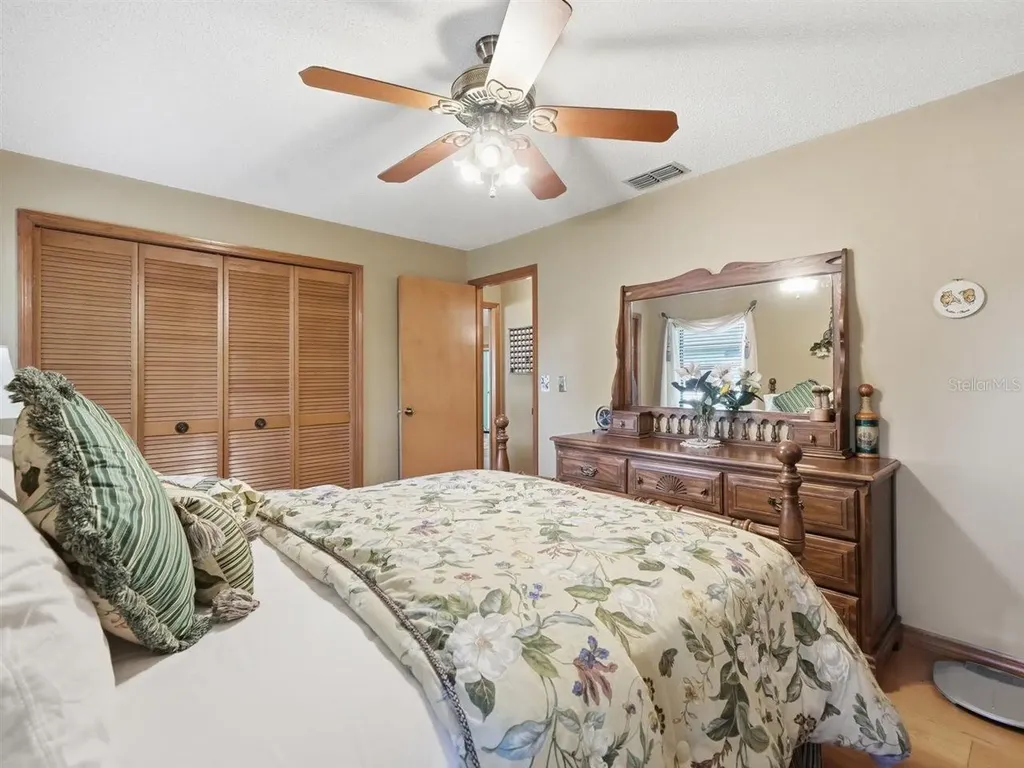 5046 Barrowe Drive Tampa FL 33624