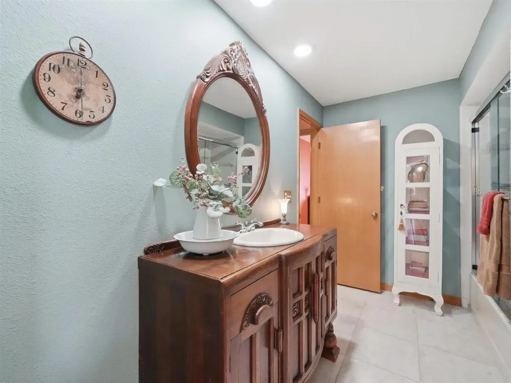 5046 Barrowe Drive Tampa FL 33624