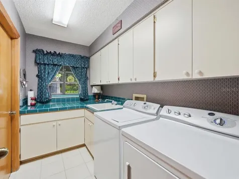 5046 Barrowe Drive Tampa FL 33624