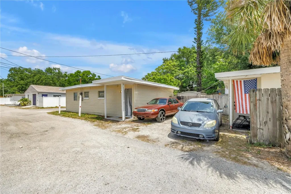 110 NE Monroe Circle N St Petersburg FL 33702