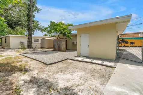 110 NE Monroe Circle N St Petersburg FL 33702