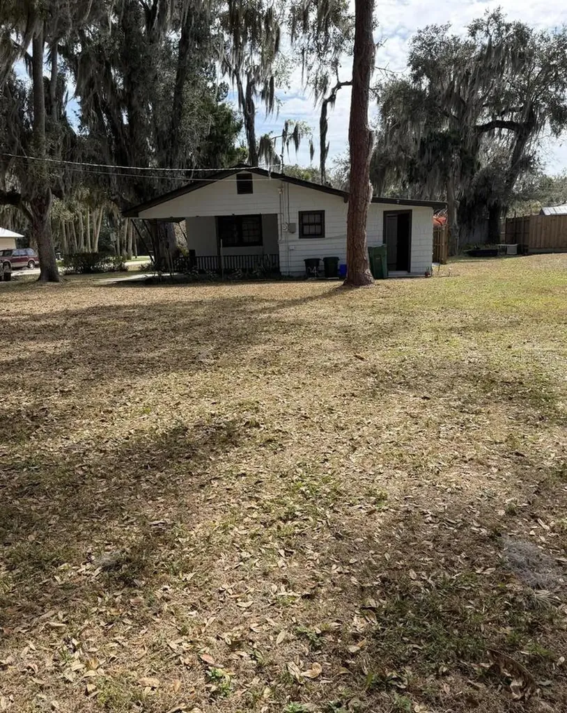 1040 B Street New Smyrna Beach FL 32168