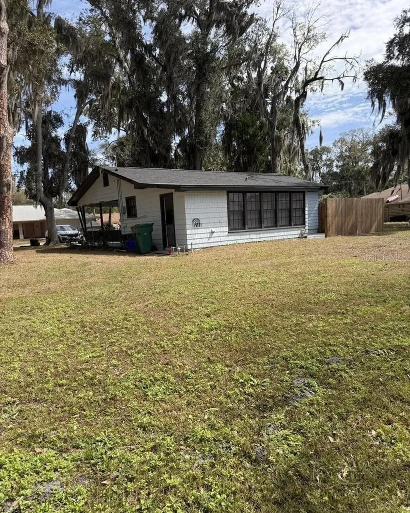 1040 B Street New Smyrna Beach FL 32168