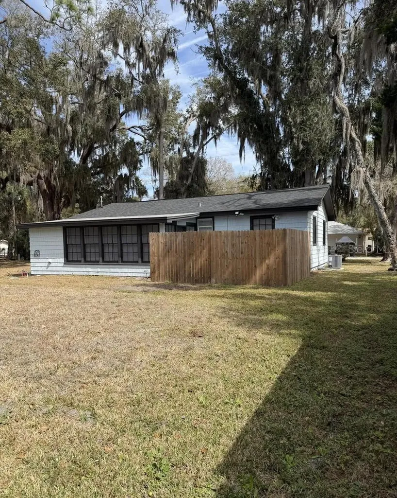 1040 B Street New Smyrna Beach FL 32168