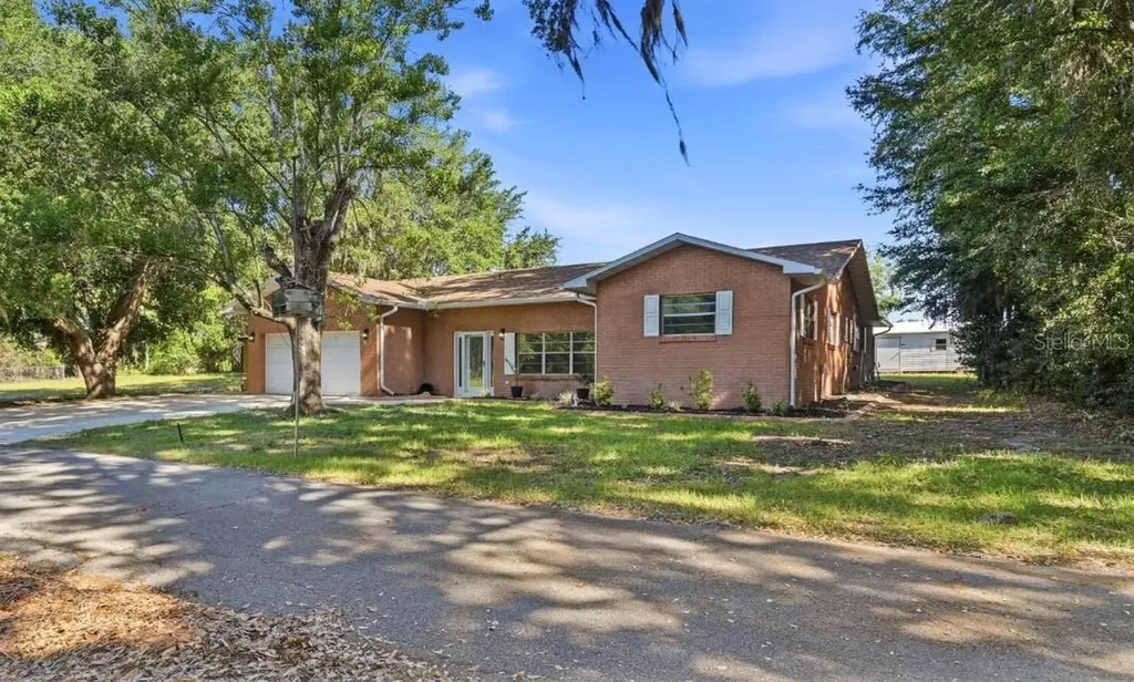 33201 Coventry Drive Leesburg FL 34788