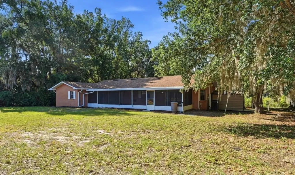 33201 Coventry Drive Leesburg FL 34788