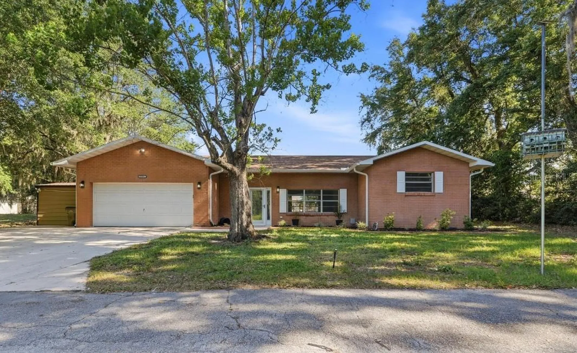 33201 Coventry Drive Leesburg FL 34788