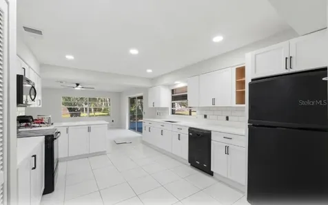 33201 Coventry Drive Leesburg FL 34788
