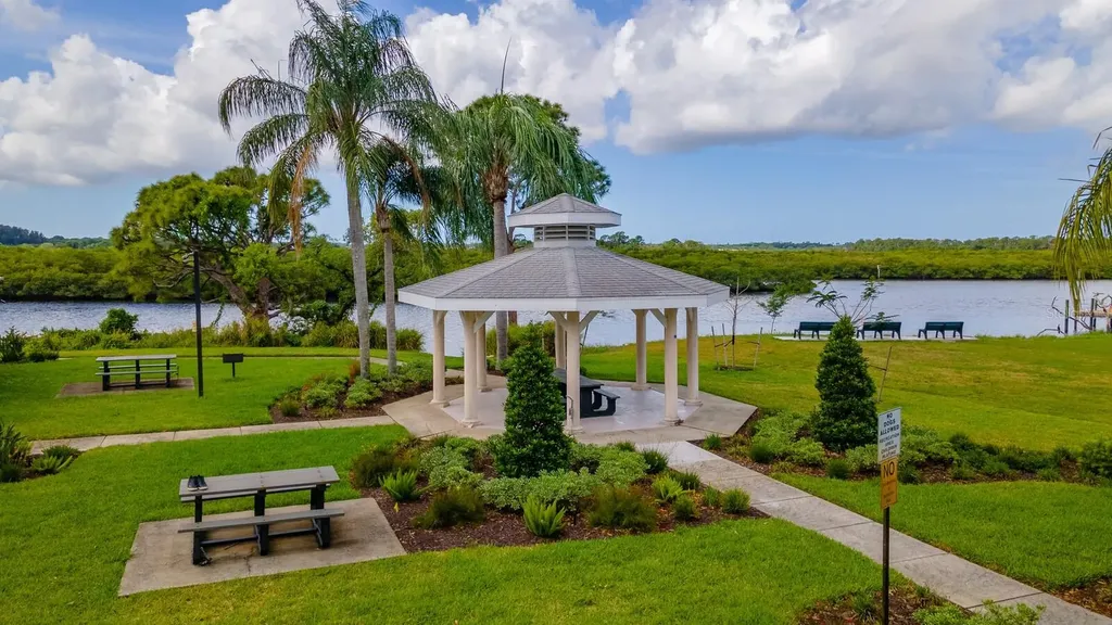4839 14th Avenue E Bradenton FL 34208