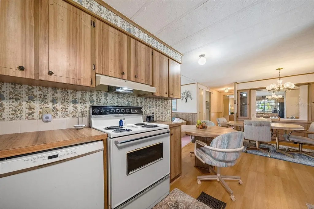 132 Lakeview Drive Palmetto FL 34221