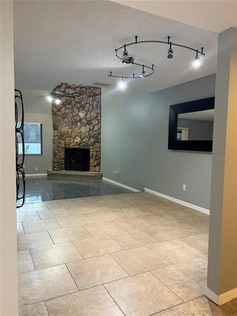 5909 Idle Forest Place Tampa FL 33614