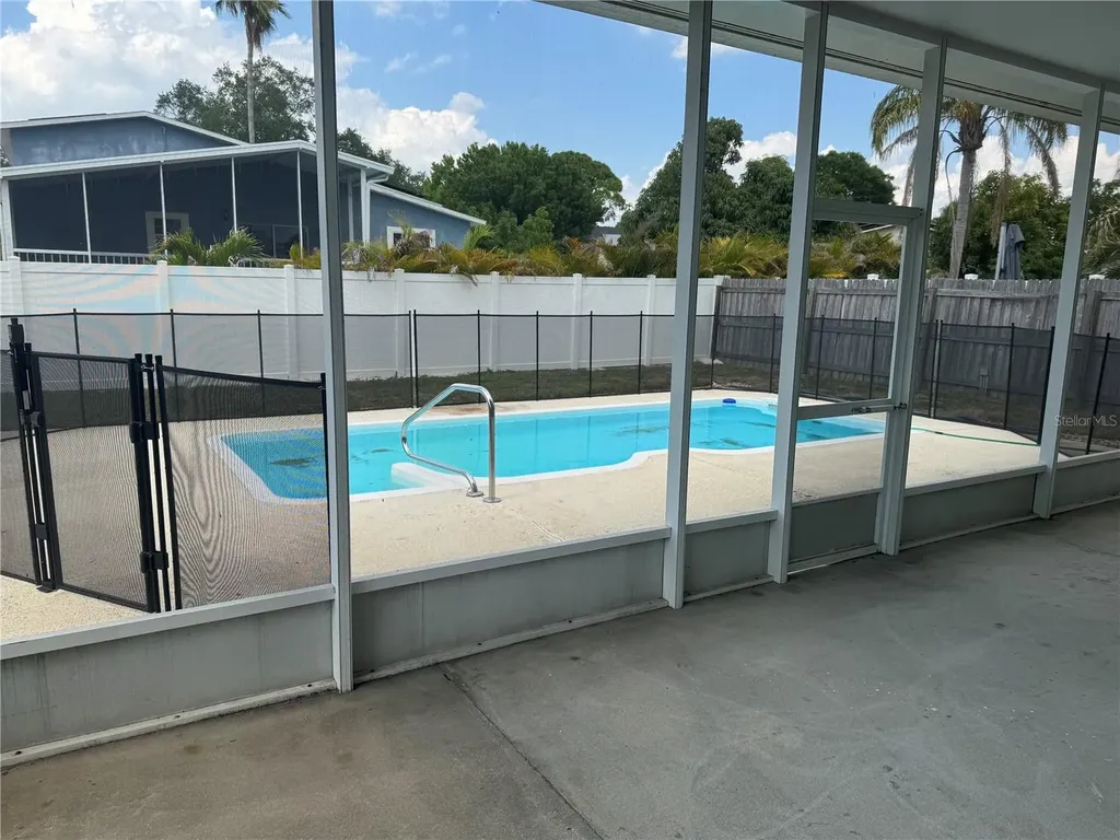 8601 Rue Chateau Drive Largo FL 33777