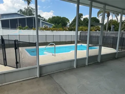 8601 Rue Chateau Drive Largo FL 33777