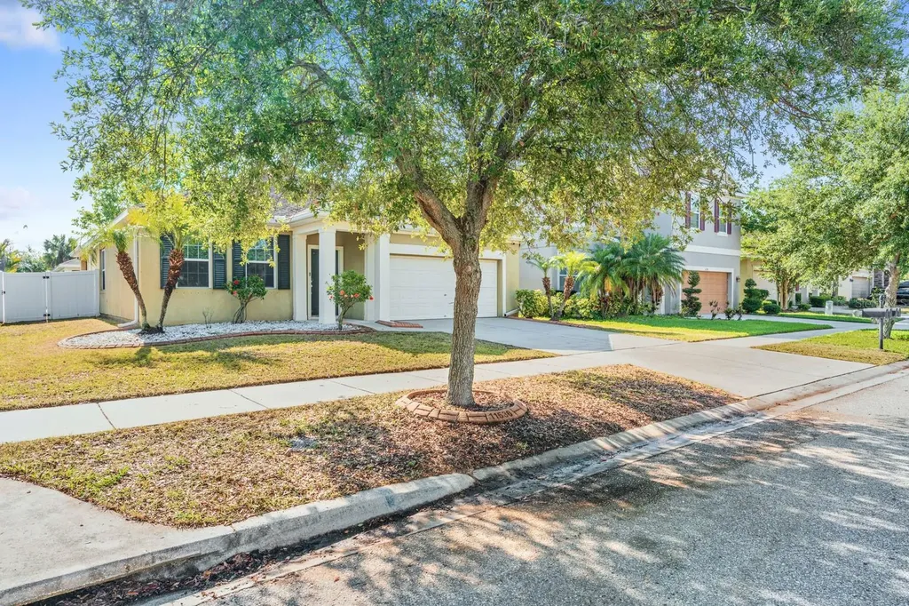 11536 Tangle Stone Drive Gibsonton FL 33534