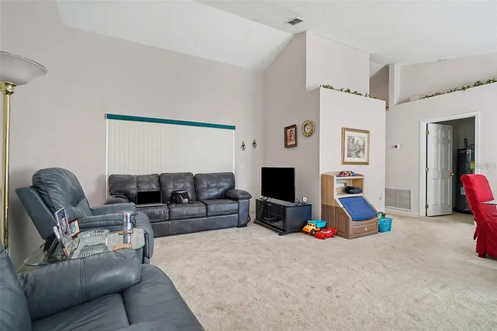 1670 E Spring Ridge Circle Winter Garden FL 34787