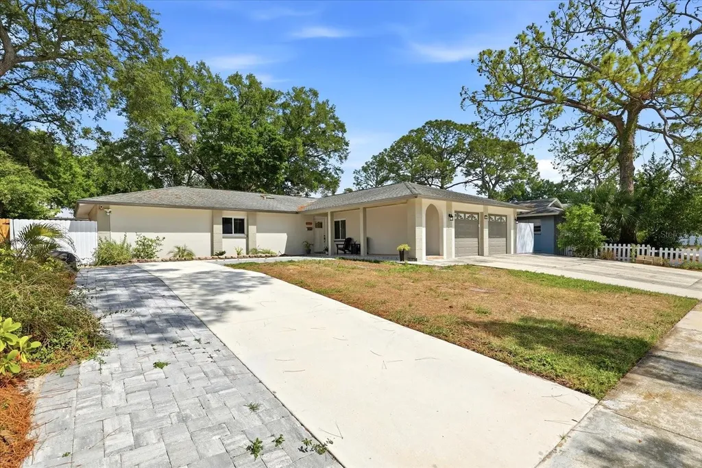 8331 W Pocahontas Avenue Tampa FL 33615