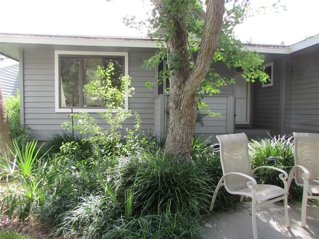 1013 Lake Avoca Court Tarpon Springs FL 34689